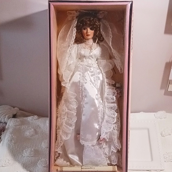 Limited Edition! Soft Expressions Hand Painted Fine Bisque Porcelain Bride Doll - Picture 2 of 15